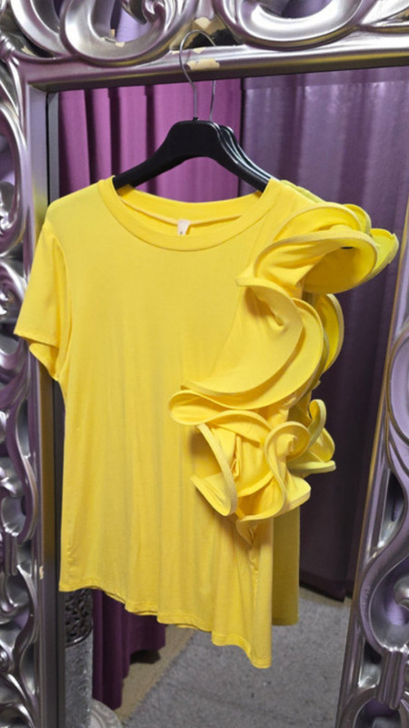 Camiseta volantes amarilla