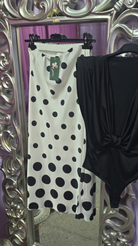 Falda lunares negros